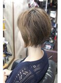 トップボリューミーラウンドショートボブ