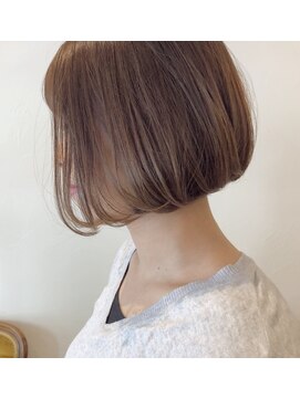 マウロア(MAULOA) "マーメイドアッシュ×前下がりボブ" ayumi