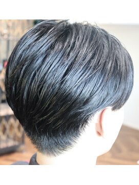 ウィスカーヘアー(whisker hair) センターパート