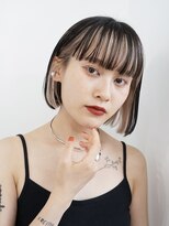 インナーカラーボブ黒髪ミルクティーベージュイヤリングカラー