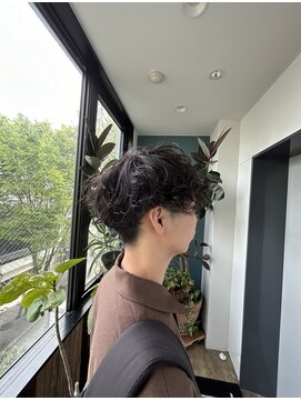 ビハインドザカーテン(BEHIND THE CURTAIN) 抜け感パーマ