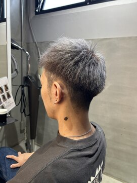 ニマルニーニー バイ ヤスオカ(2022 BY YASUOKA) ３０代　シルバーグレー　ビジネスショート