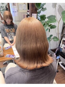 アン(Hair make un) 〈角田満帆 キャラメルミルクティー〉