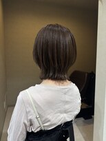 エン(en.)&nbsp;【首元スッキリ】 華奢見えが叶う抜け感の「外ハネくびれボブ」