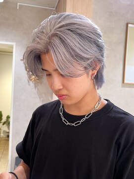 メゾンドイギー(MAISON de IGGY) センターパート/ハンサムショート/シルバーカラー/ローライト