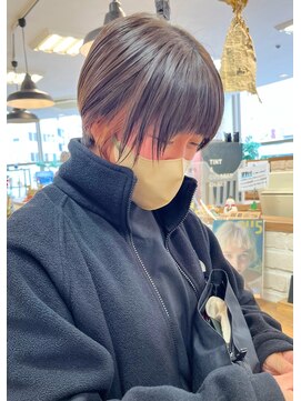 ソソ(soso) 【soso 伊勢田】丸みショート×イヤリング【横浜/ブリーチ】