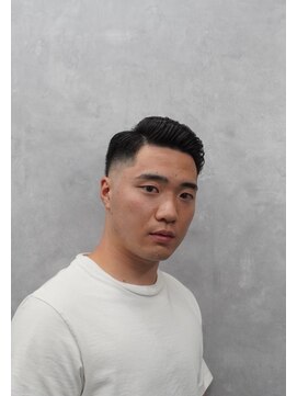 クロムトウキョウ ザ バーバー ネオン 新宿店(CHROM TOKYO the Barber ne/on) 分髪フェード