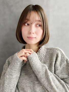 ローブ(L'Aube) カーキ系カラーとシースルーバングが魅力のワンカールボブ