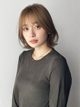 ベルフェミンキルン(Belle femin kilun) くびれヘア 顔周りカット ベージュ ブリーチ レイヤーカット