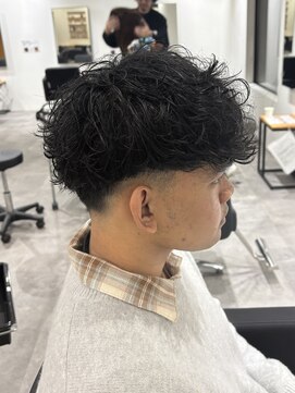 ヒュイル バイ ニアウ(Hwyl by Niau) MEN’S HAIR/波巻ツイストスパイラル/スペインカール/伊勢崎