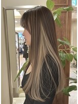 ビュートリアム265(BEAUTRIUM 265) ハイライトヘア インナーカラー ベージュ ロングヘア ストレート