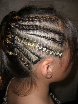 トリックストア(TRICK STORE) デコロウ♪コーンロウをデコりました。