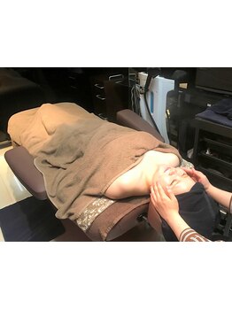 実力派スタイリストのマンツーマン施術が◎プライベート空間で癒しのサロンタイムをお寛ぎください♪