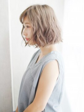 ヘアメイク ナル(hair make nalu) 透け感ハイトーンのゆるカール