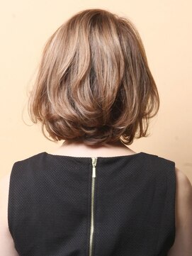 アンダートゥリー(_TREE) 大人のショート「キャメル×セクシー」【表参道】