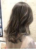 ミディアム/外ハネ/極細ハイライト/イルミナカラー 担当 夕島