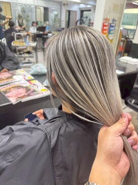 アイズ 本厚木(AIZU) シャドウルーツ ホワイトカラー