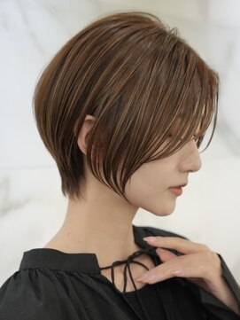 エリマ 横浜西口(elima) 横浜西口顔周りレイヤーカットくびれヘア切りっぱなしボブ30代