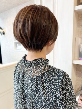 キャアリー(Caary) 福山市美容室Caary似合わせカット襟足スッキリ丸みショートヘア