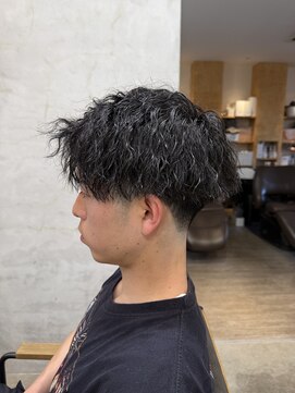 メンズクル(men's quru.) ツイストスパイラルパーマ刈り上げセンターパートメンズパーマ