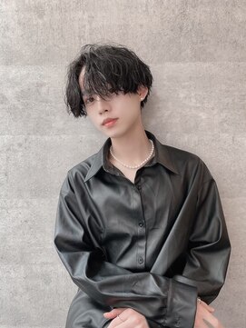 シン(syn) 前髪長めマッシュ ミニウルフ センターパート