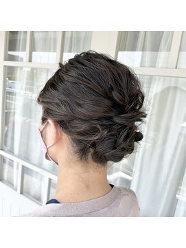 ヘアデザイン ジル(Jill) ゆるシニョン