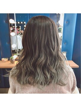 プレゼンス ブレインズ 下北沢(PRESENCE BRAINS) 『BRAINS』透明感＆浮遊感！柔らかカーキーグレージュミディ