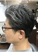 立ち上げバングのグレイヘアメンズ大人ショートh1名護大東