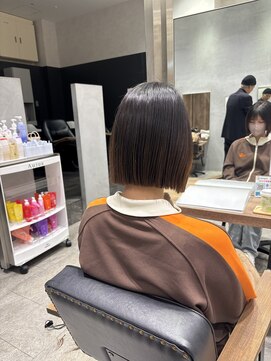 ぱつっと切りっぱなしボブ
