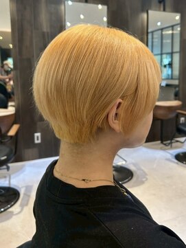 ダブル(W) ブリーチカラー/ブロンドベージュ/外はねミディ