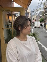 ヨナサン(Yona Saint) 大人っぽく、でも軽やかに。顔まわりが決め手のウルフショート