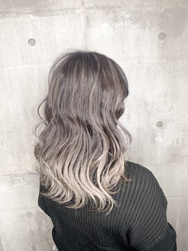 ヘアリゾートエーアイ 新宿西口店(hair resort Ai) アッシュグレー×ホワイトカラー