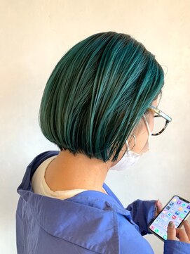 ベルビアンカ(Belle BIANCA) Belle BIANCA 丸みボブ/ブリーチ/グリーンカラー by マツモト