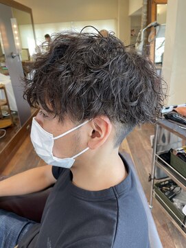 ヘアースペース ブイ(hair space V) メンズ　2ブロックマッシュ×ツイストスパイラルパーマ