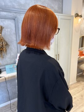 アネラ(Anela) 切りっぱなし外はねボブ　オレンジカラー　【平井】