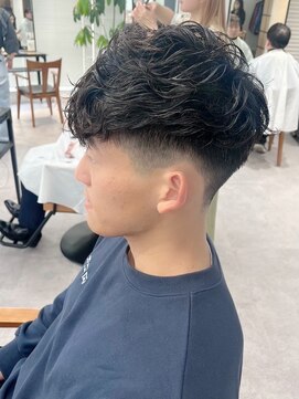 ネオリーブ クーロ メゾン 横浜(Neolive curro Maison) スペインカール×ウェイト高めフェード[メンズ]