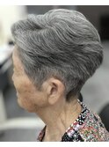 グレーヘアのベリーショート