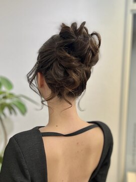 マーリー(marlee) 高めお団子 へアセット ヘアメ 韓国 お呼ばれ 結婚式 表参道