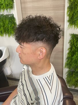 デルフィーノ ヘアーパフォーム(delfino hair perform) メンズスペインカールツイストスパイラルパーマシェービング