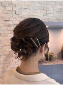 お呼ばれヘアにピッタリゆるふわシニヨン