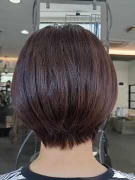 シュシュ(chou＊chou) 20代30代40代/耳かけ/こなれショートボブ/白髪ぼかし/ハイライト