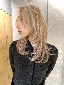 リット(lit) 寒い冬でも映えるWhiteblond