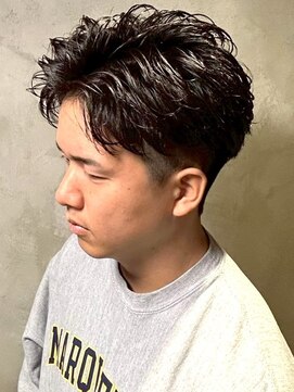ディスイズバーバーサード(THIS IS BARBER 3rd) ツーブロック 刈り上げ ニュアンスパーマ 波巻きパーマ 束感
