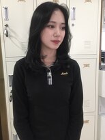 ウタシロイロ(uta shiroiro)&nbsp;ミディアムレイヤーカット