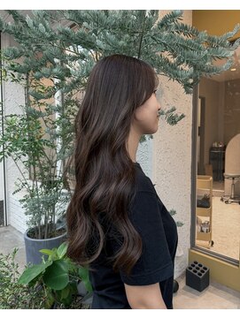 ラベストオイケ(LOVEST OIKE) 透明感とツヤ感を両立したショコラグレージュ/20代