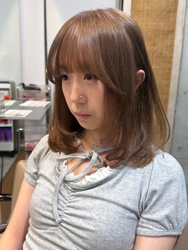 サンク 原宿 表参道(cinq) 原宿ワンブリーチのミルクティーベージュ×ミディアムレイヤー