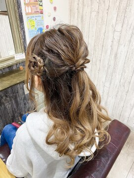 スピニングヘアティアナ(spinning hair Tiana.) 結婚式お呼ばれハーフアップアレンジ