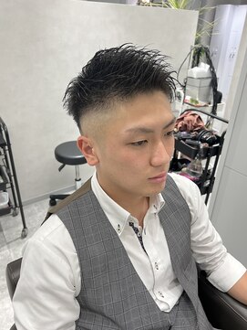 キートス(Kiitos) 0.4mm/9mmフェード　ビジネスアップバングスタイル