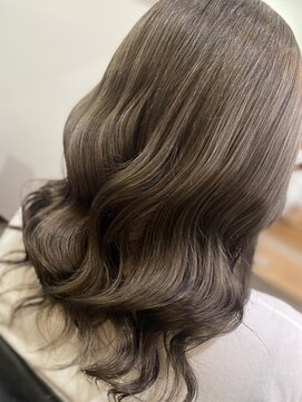 ラビス クローバー(Lovis clover) アッシュベージュ 大人かわいい こなれミディ ネビージュ