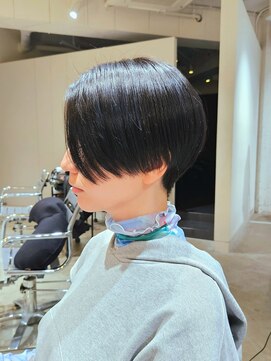 ストレータ バイ マリオ(Strata by mario) ［横山］ブルーハイライト×ラインショート